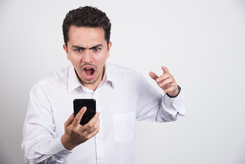 ¿Qué hacer si te atacan en redes sociales? Guía 2025 para proteger tu imagen