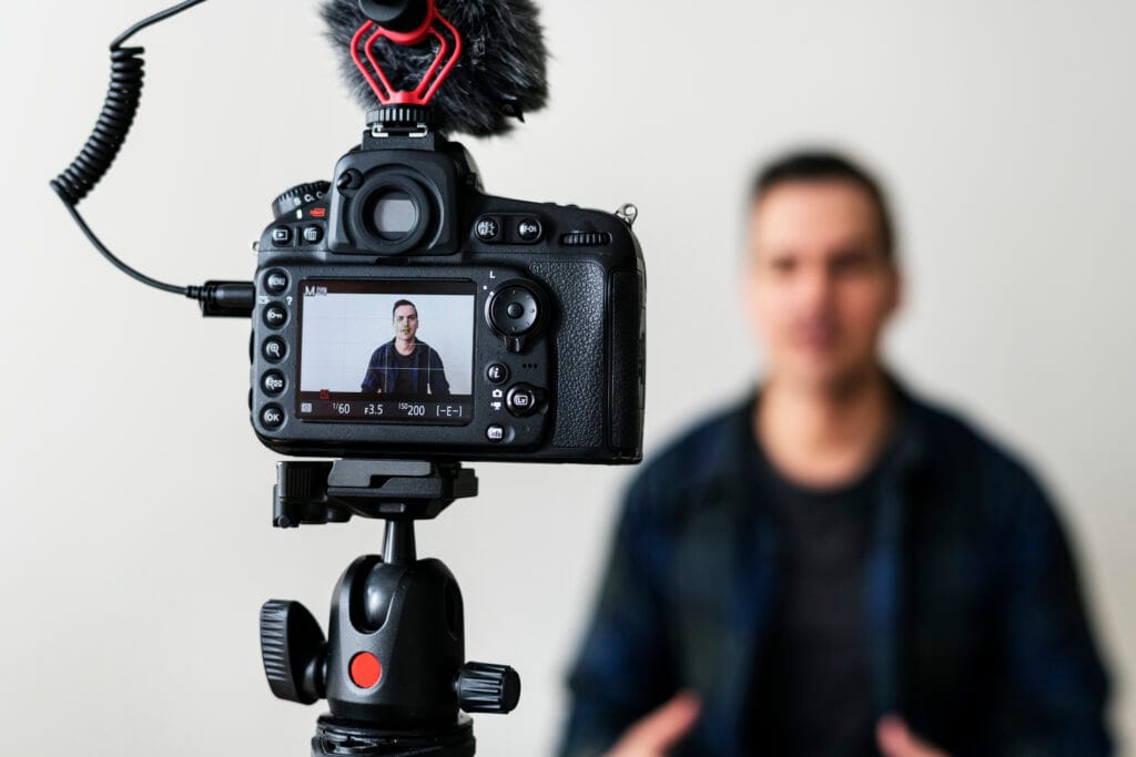 Cómo Hacer que un Video Político se Vea Profesional: 7 Claves para Transmitir Credibilidad y Emoción
